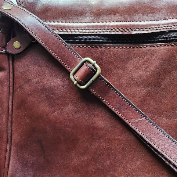 I Medici Vintage Brown Leather Crossbody/Messenger Bag - Tuscan Craftsmanship - Picture 13 of 15